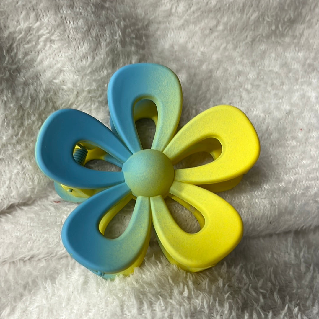 MF Plucked Petal Flower Clip