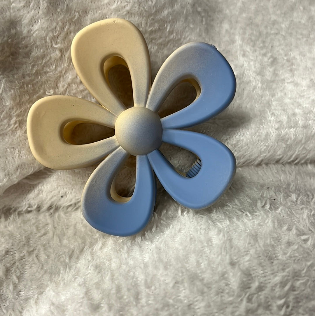 MF Plucked Petal Flower Clip